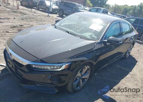 2018 Honda Accord Touring z USA, uszkodzony, nr VIN 1HGCV1F92JA026252